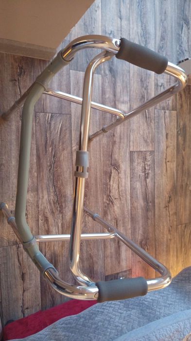 Продам ходунки взролые