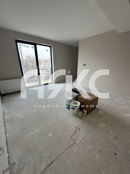 Тристаен апартмент в кв. Хладилника