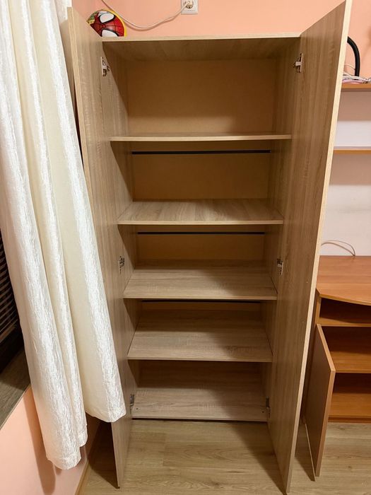 Двукрилен гардероб