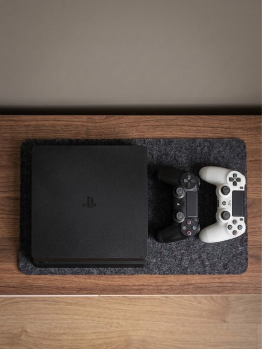 Sony PS 4 SLIM 1 TB, 2 геймпада и 250+ игр