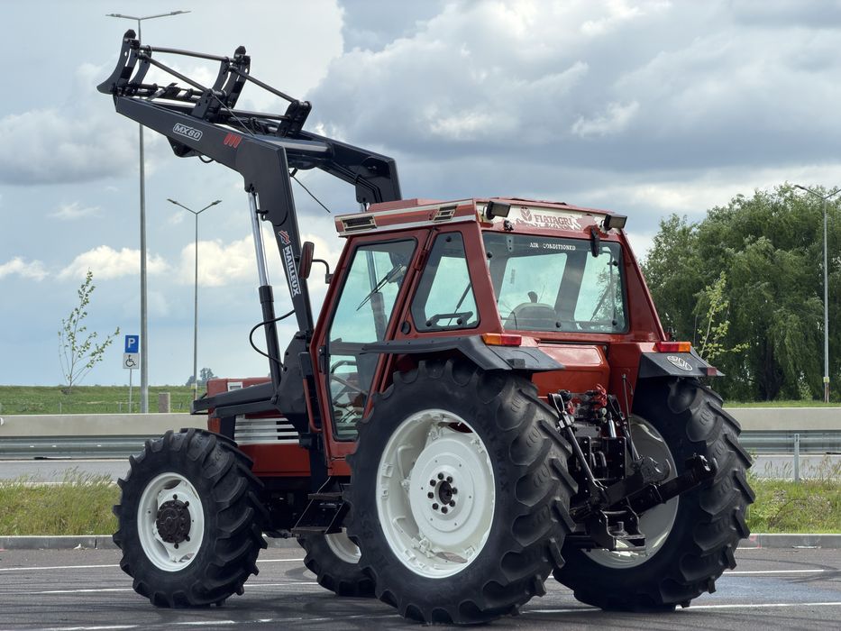 Tractor New Holland Fiat Agri 110 90 de 110 CP + Incarcator Maillux MX 80 + Furca Fiat 80 90 Fiat 70 90 Fiat 88 94 Claas Case John Deere New Holland