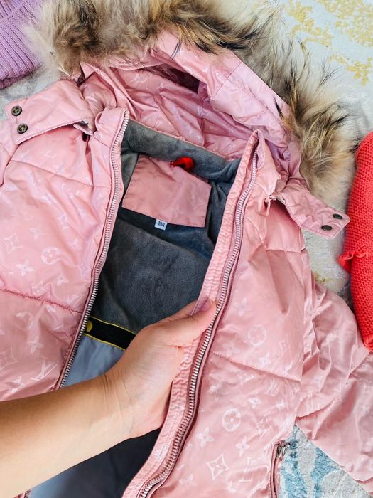 Продам  куртку для девочки 104 см