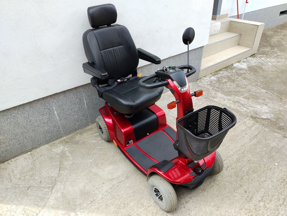 Cărucior scuter electric persoane cu dizabilități