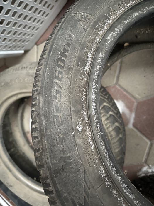 Продам зимний шина