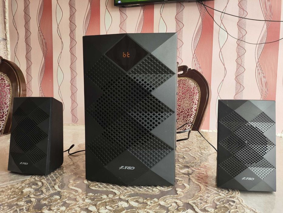 F&D 2.1 blutus usb fleshka aux bor hammasi ishlaydi ideal holatda