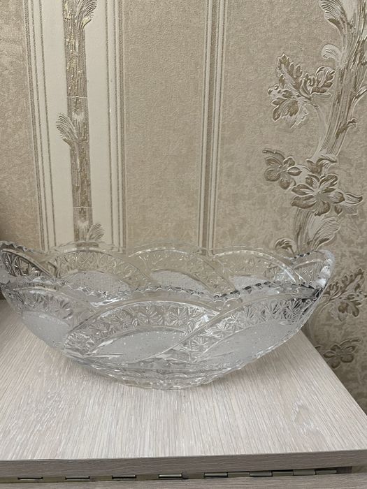 Продам  хрустальную вазу