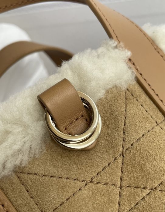 Dior чанта с пух