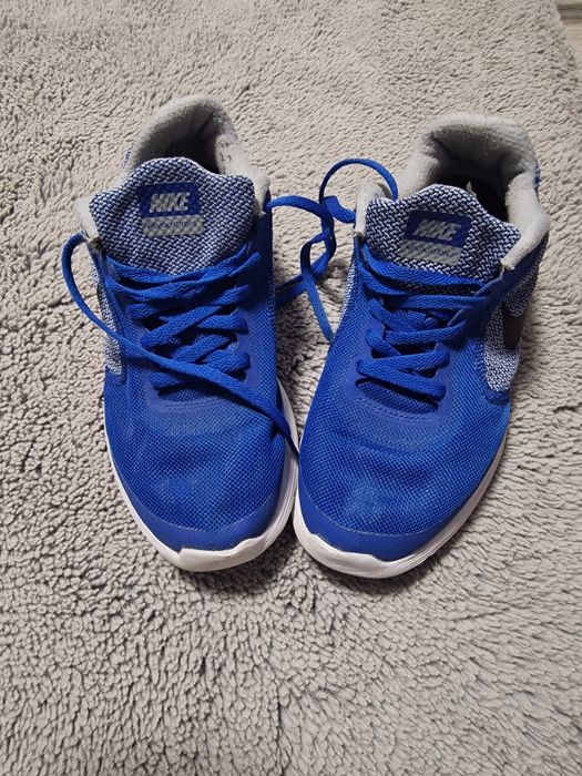 Nike Revolution 3