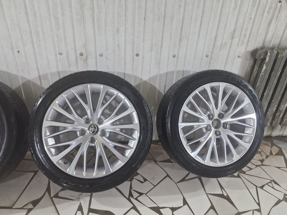 Продам Резину с Дисками R18 на Сamry-70