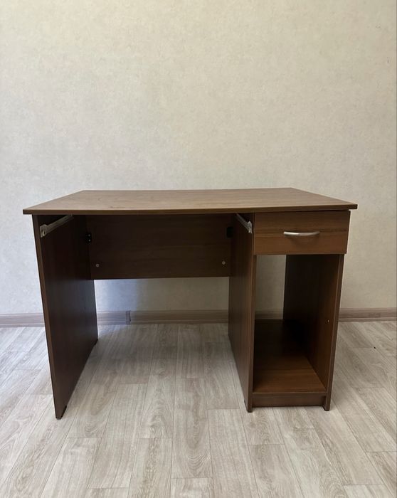 Продам компьютерный стол
