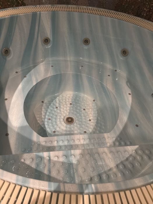 Продам сауну и бассейн-джакузи