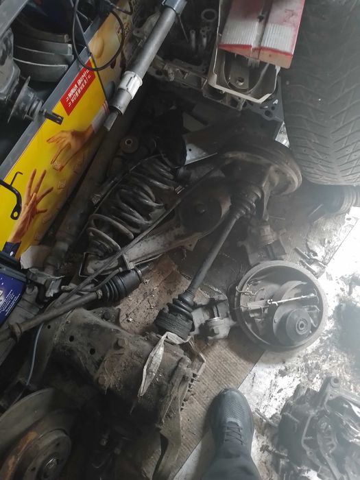 Bmw e30 запчасти продам