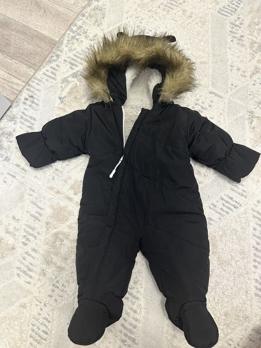 Продам детские комбинезоны и куртки