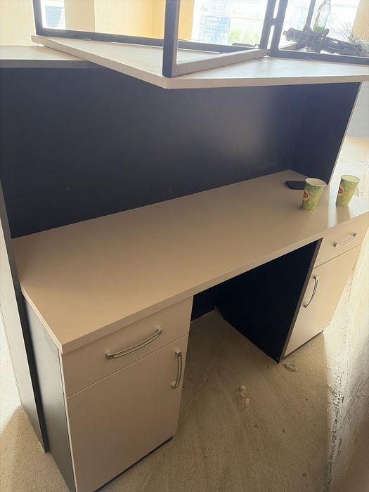 mebel ofis uchun resepsha ishlatil magan stolari ishlatilga