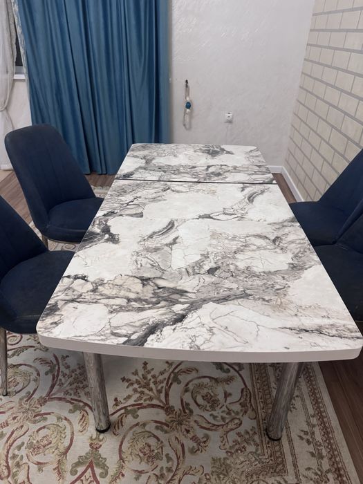 Срочно продам обеденный стол