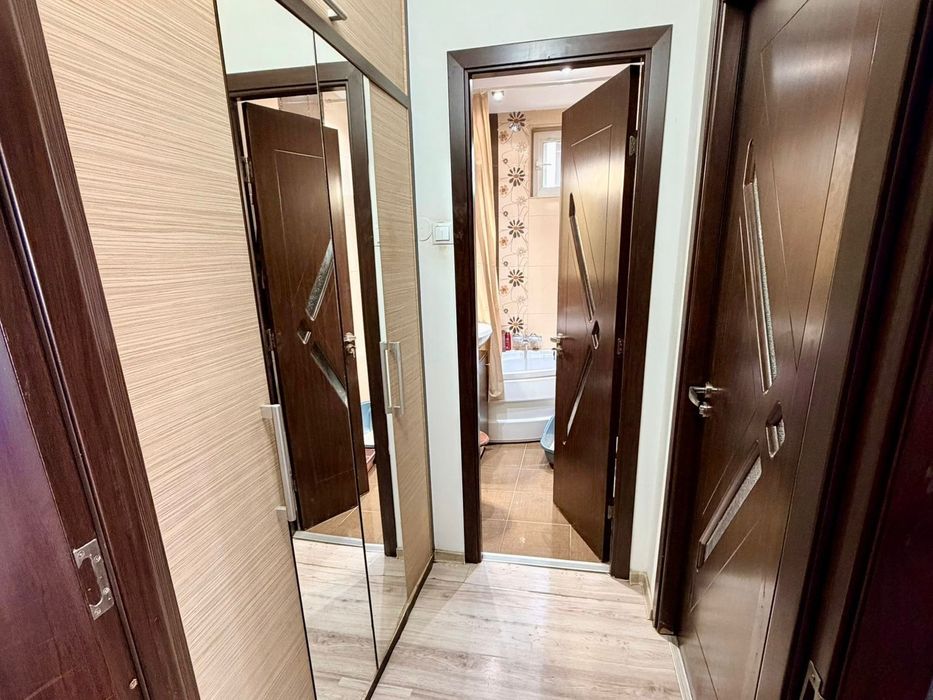 Închiriez pe termen lung apartament cu 2 camere– Strada Olteț- Tractorul- Brașov.