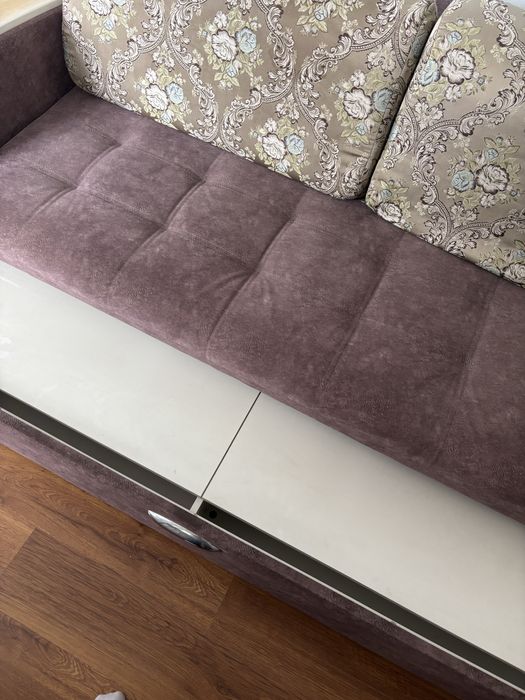 Диван для квартиры в нормальном состоянии