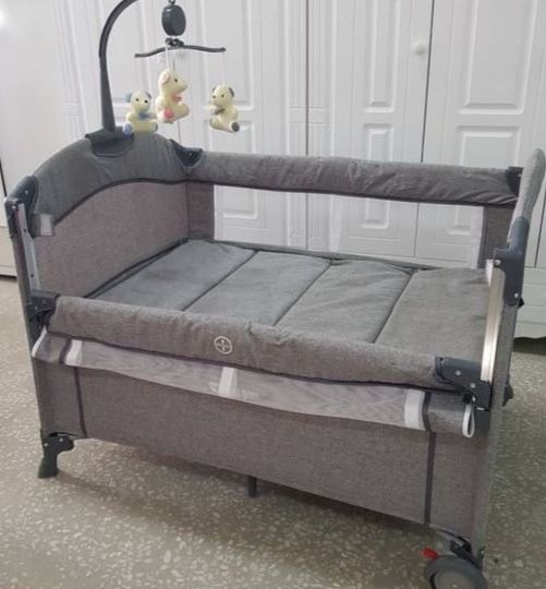 Манеж кровать/ люлька.