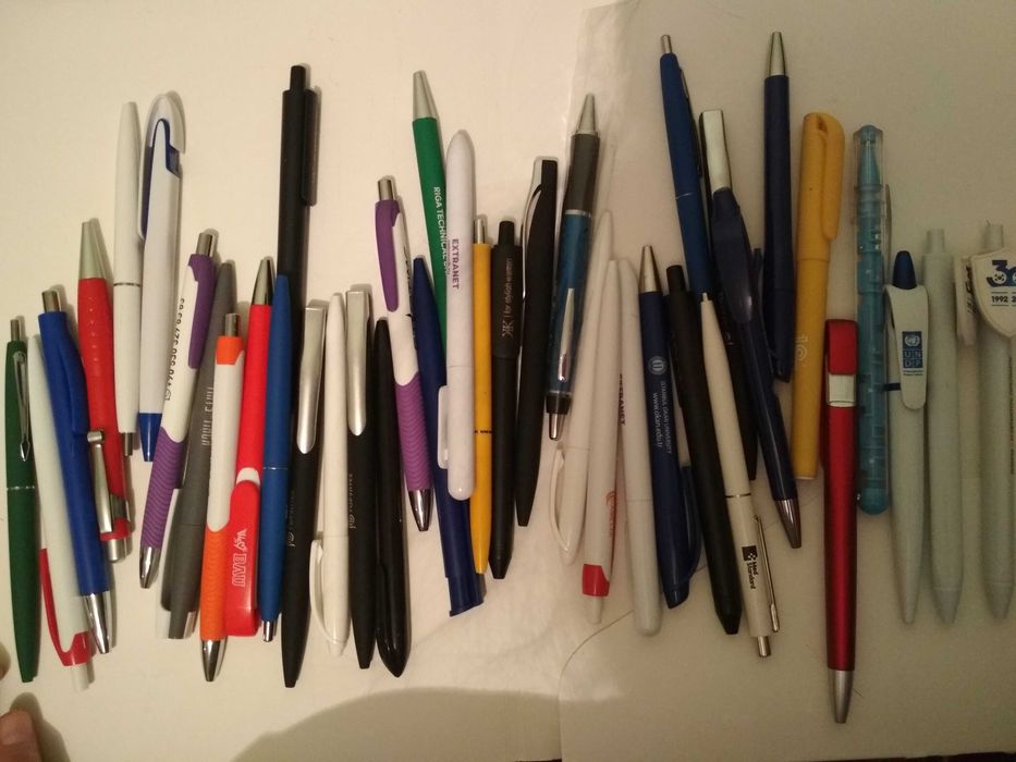 Продам дёшево ручки, карандаши