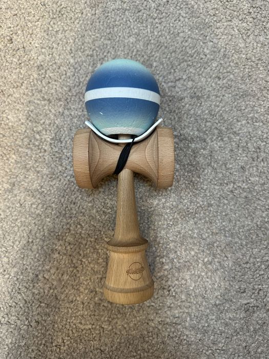 Kendama Sweets Horizon Fade Albastru/Alb – AntiSkid (originală)