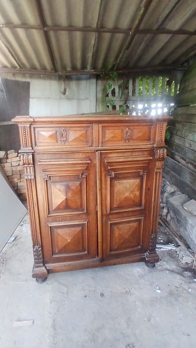 Комод,  шкаф старинный . Европа