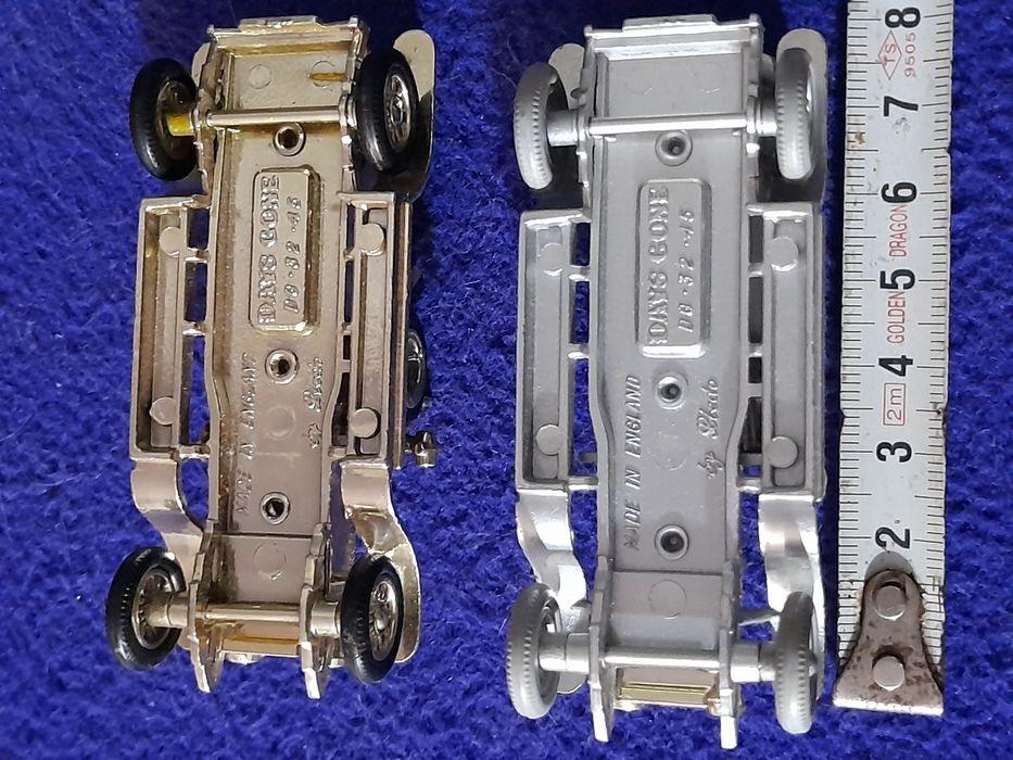 Три броя ретро коли