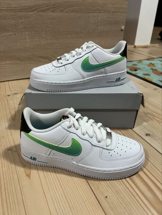Vând Nike Air Force “Green Swoosh” GS