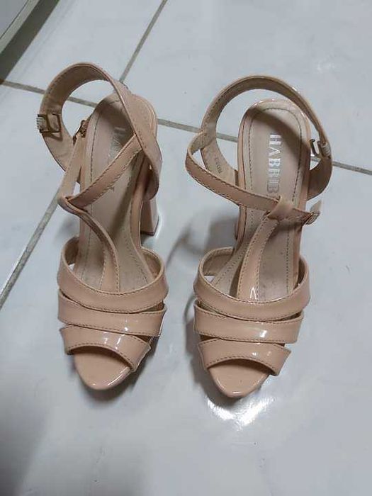 Sandale crem mărimea 36/37