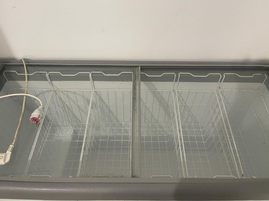 Продается магазинный морозильник