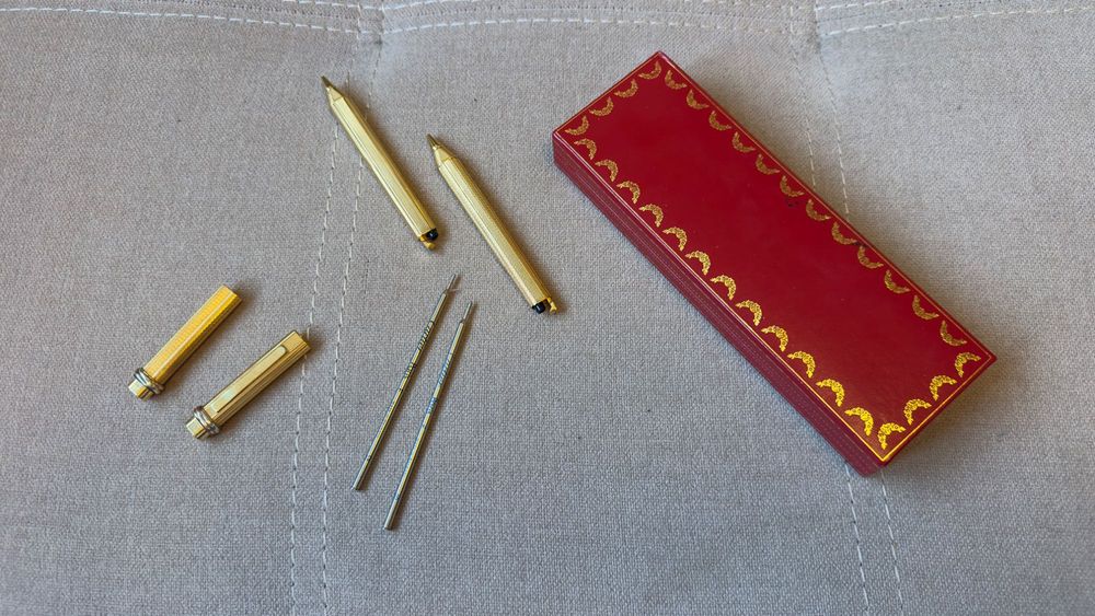 vand 2 Pixuri Cartier Trinity la pretul de 1500 lei FIX
