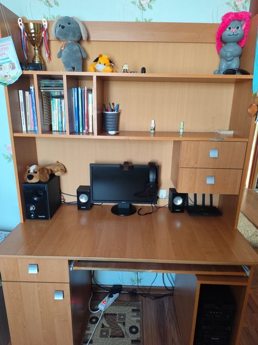 Продам стол компьютерный недорого