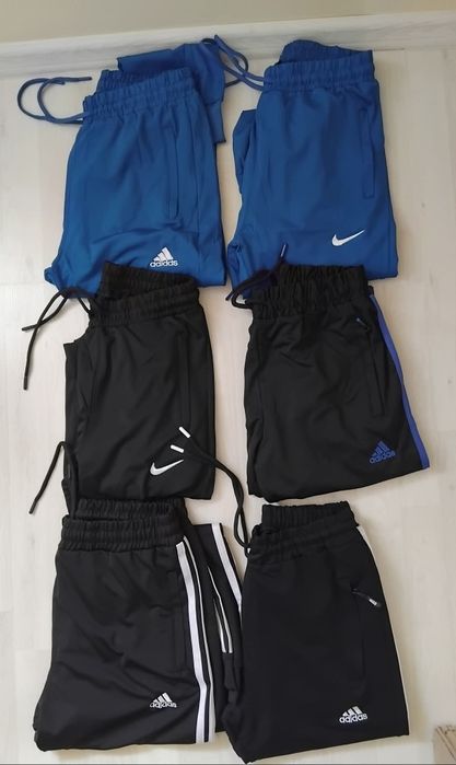 Ieftin!  pantaloni Adidas de trening.