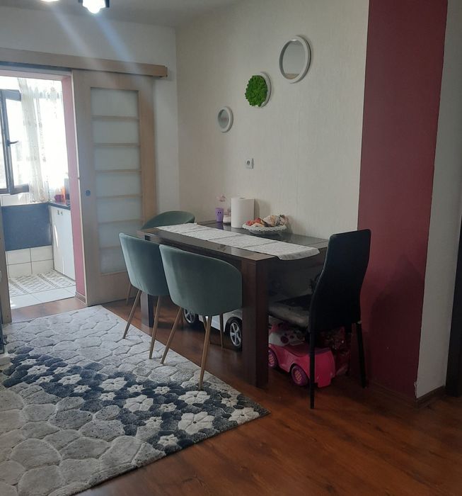 Închiriez apartament 1 mai