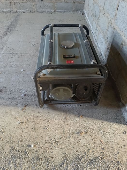 Продам бензогенератор