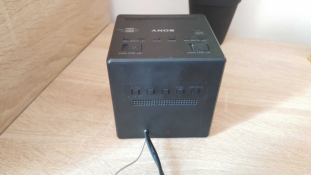 Radio cu ceas Sony ICF C1