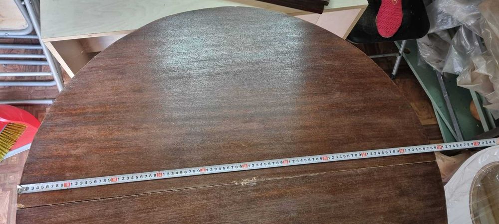 трапезна кръгла дървена маса