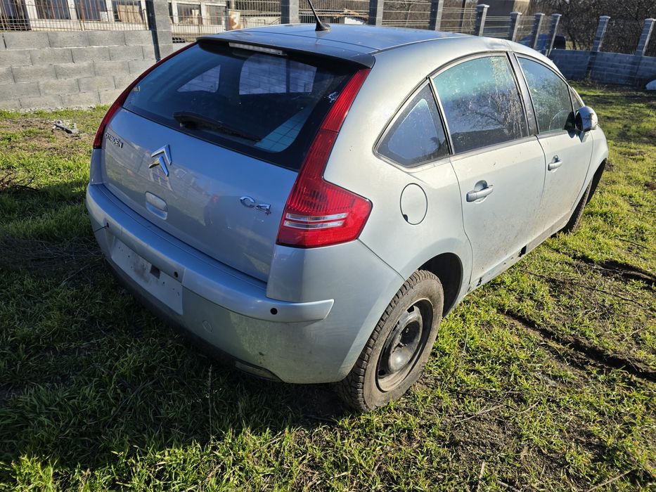 Продавам цитроен ц4 1.6 бензин на части само