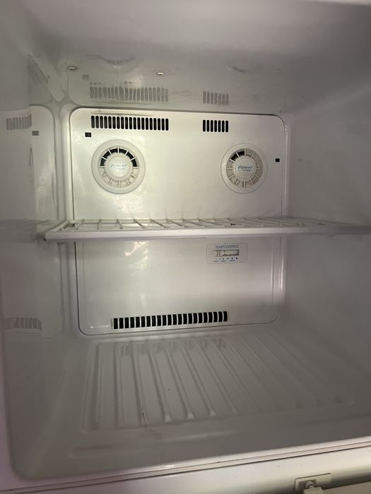 Продам Холодильник LG