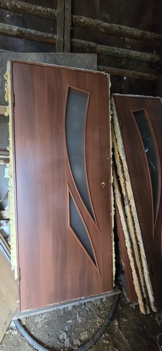 Продам двери в сборе с косяками