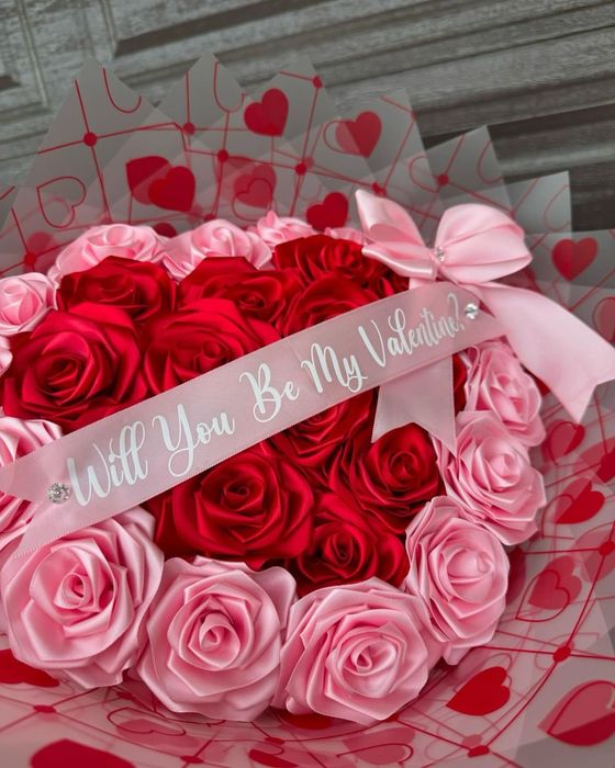 Buchete de trandafiri din satin