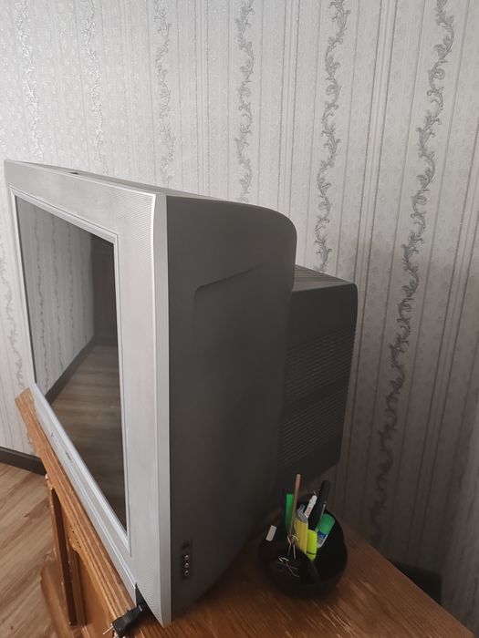 Телевизор срочно продам