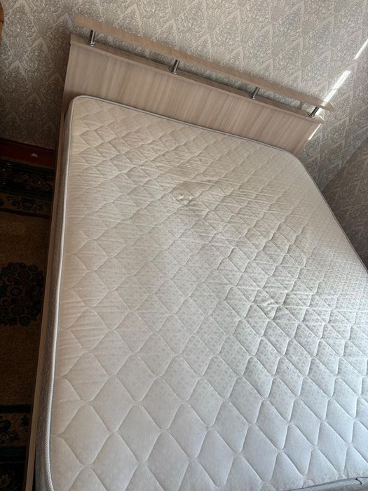 Кровать 2х спальная с матрасом