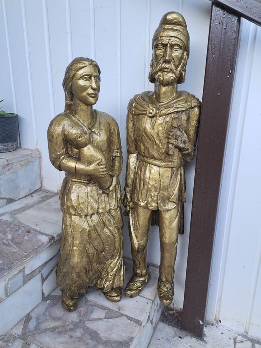 Statuete Dacice din lemn.