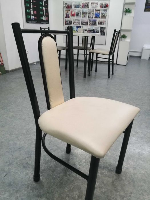 Стулья офисные 8 шт