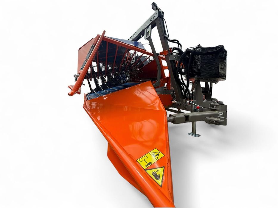 Комбайн за прибиране на шипки