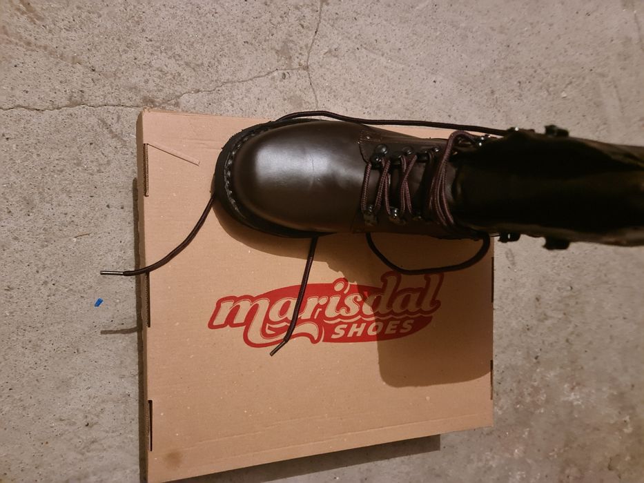 Bocanci piele întoarsă și piele box maro.