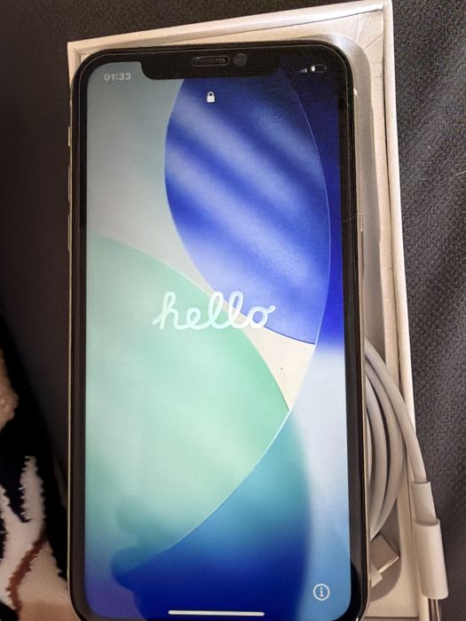 Продам айфон 11 белого цвета