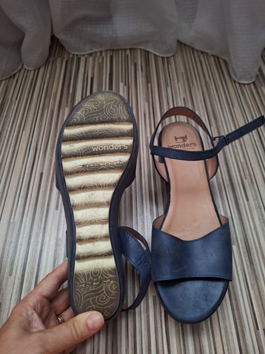 Sandale piele Wonders marime 39.