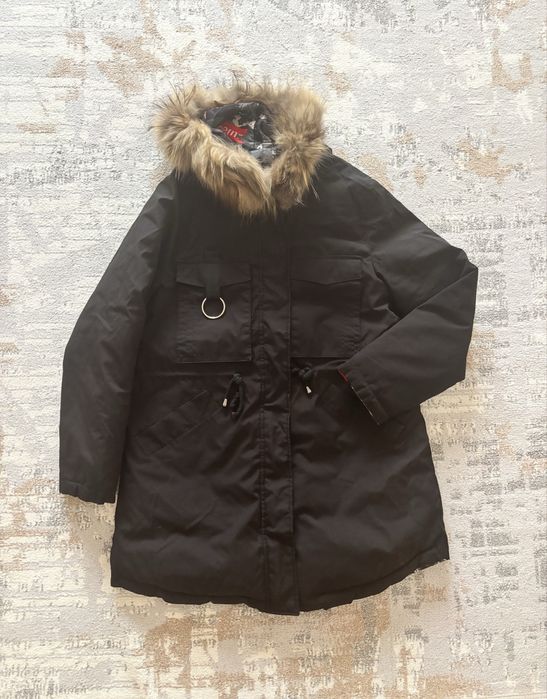 Продается двусторонняя зимняя куртка с меховым капюшоном