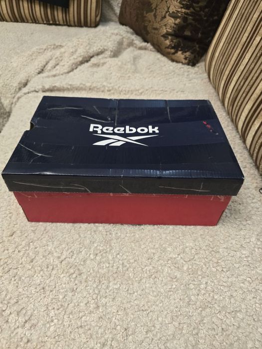 Кроссовки оригинальные кожанные